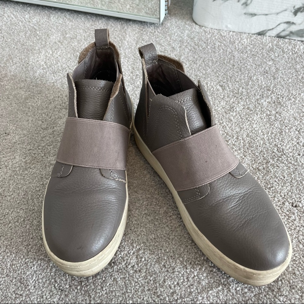 JSLIDE Slip on Platform Sneaker - Size 7